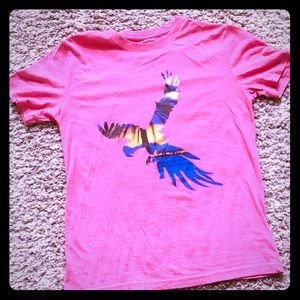 Pelican shirt useful for going on the beach.